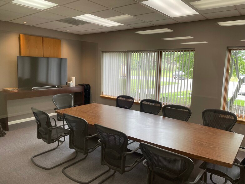 More Photos Of 28085 N Ashley Cir, Libertyville Medical For Sale