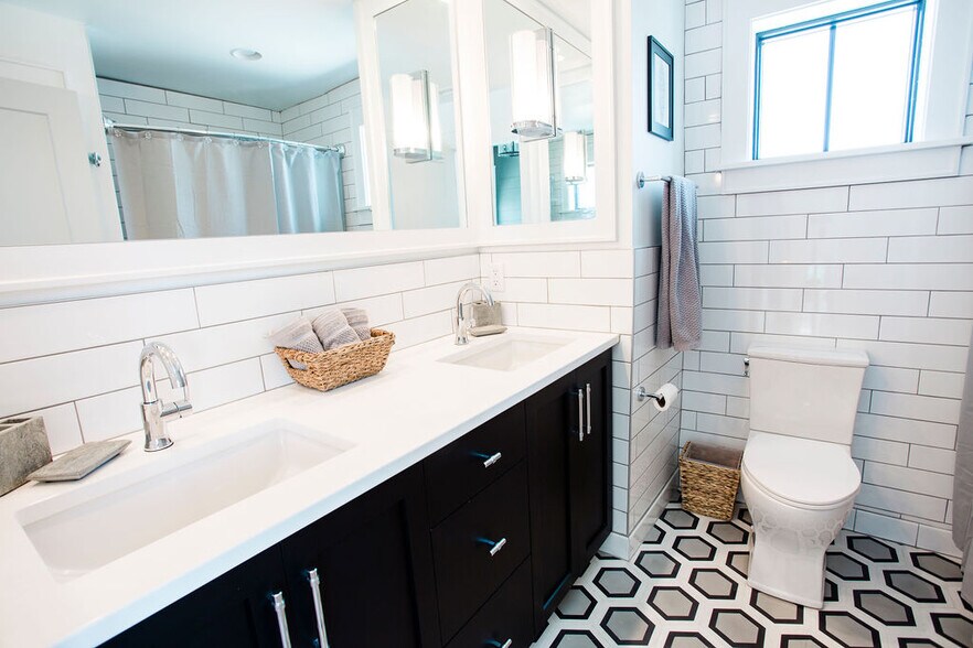 More Photos Of 112 Cape Fear Blvd, Carolina Beach Freestanding For Sale