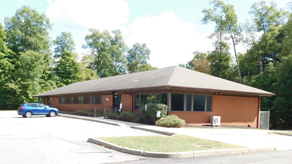 More Photos Of 236 Crystal Run Rd, Middletown Office For Sale