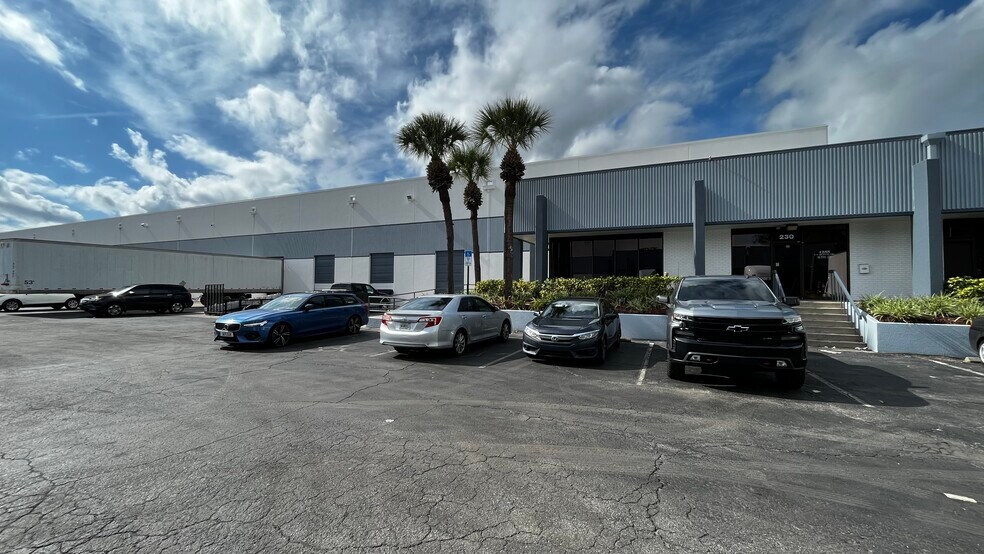 More Photos Of 1255 La Quinta Dr, Orlando Unknown For Lease