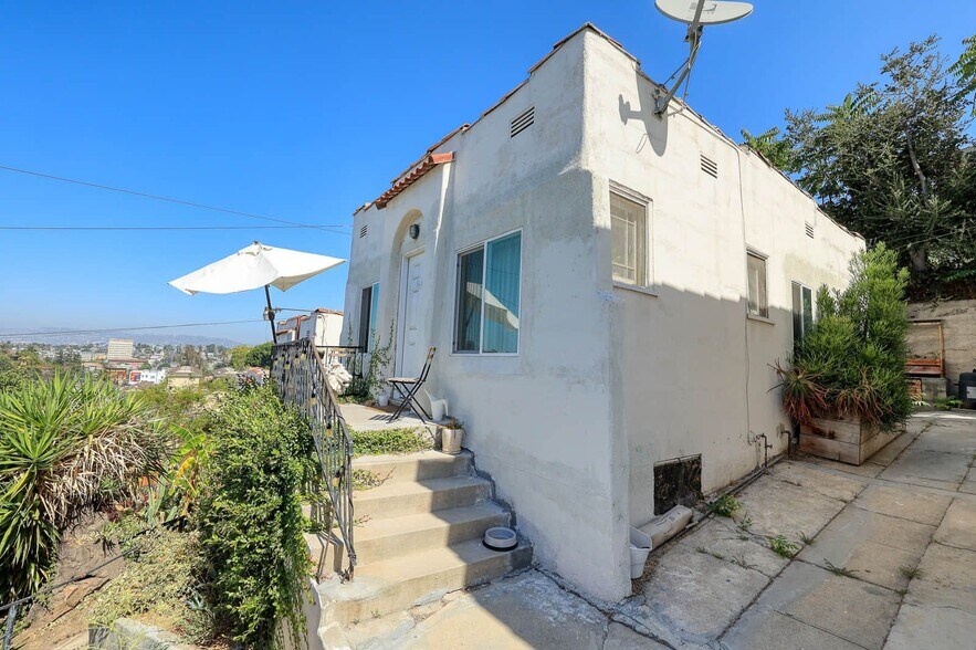 More Photos Of 1303 Lilac Terrace, Los Angeles Apartments For Sale