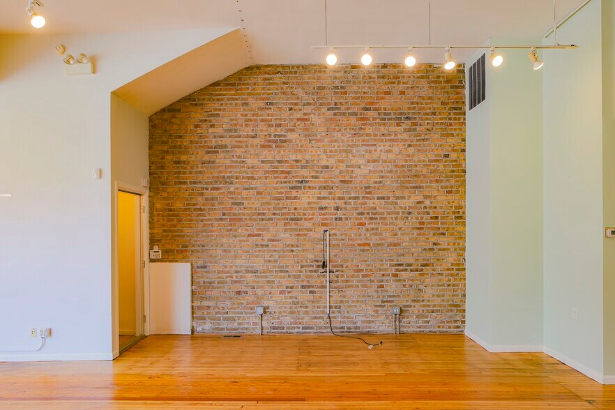 More Photos Of 1925 W Division St, Chicago Apartments For Sale