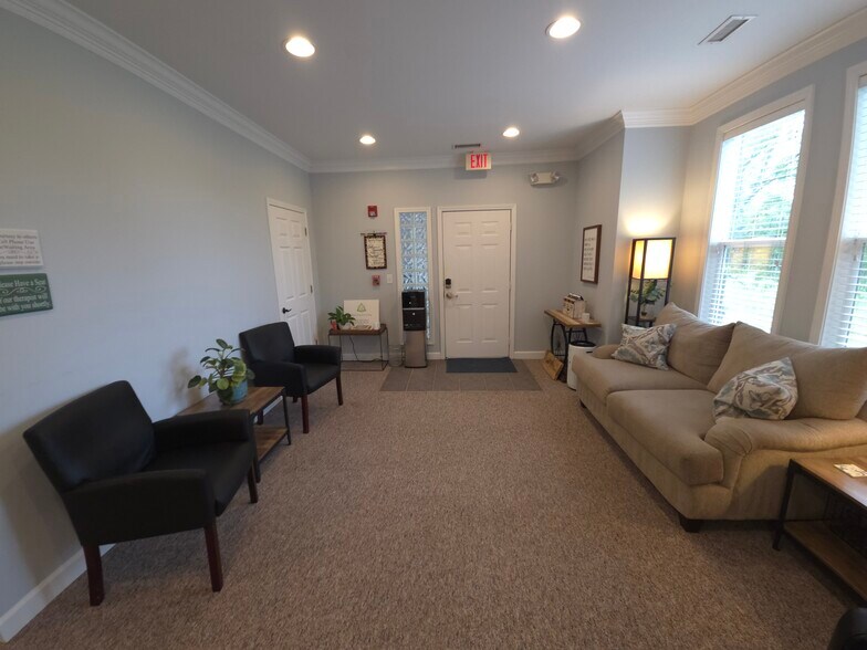 More Photos Of 705-711 Peninsula Dr, Davidson Office For Sale