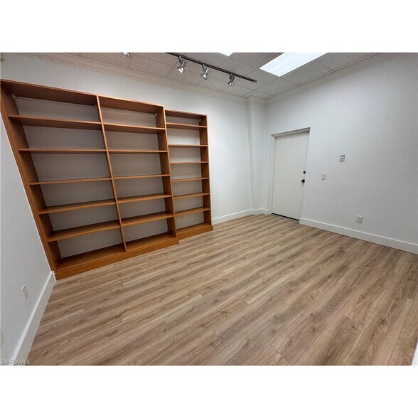 More Photos Of 5401 Taylor Rd, Naples Office For Lease