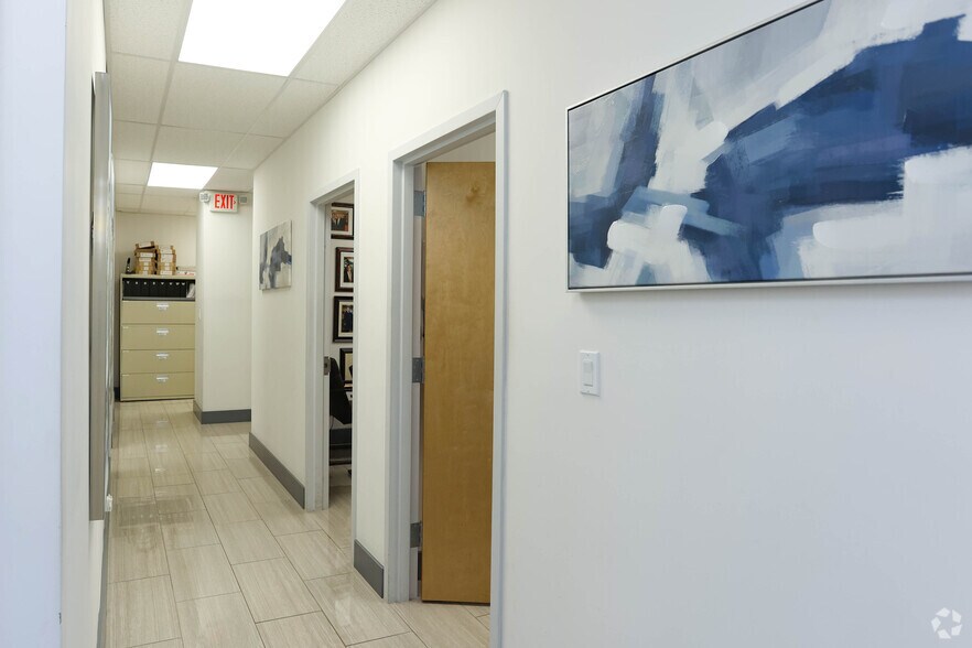 More Photos Of 91 N Franklin St, Hempstead Office For Sale