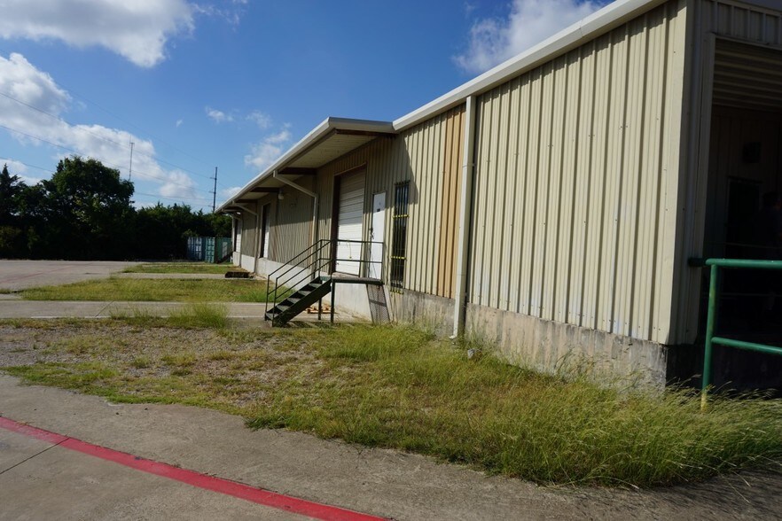 More Photos Of 902 Kck Way, Cedar Hill Distribution For Sale