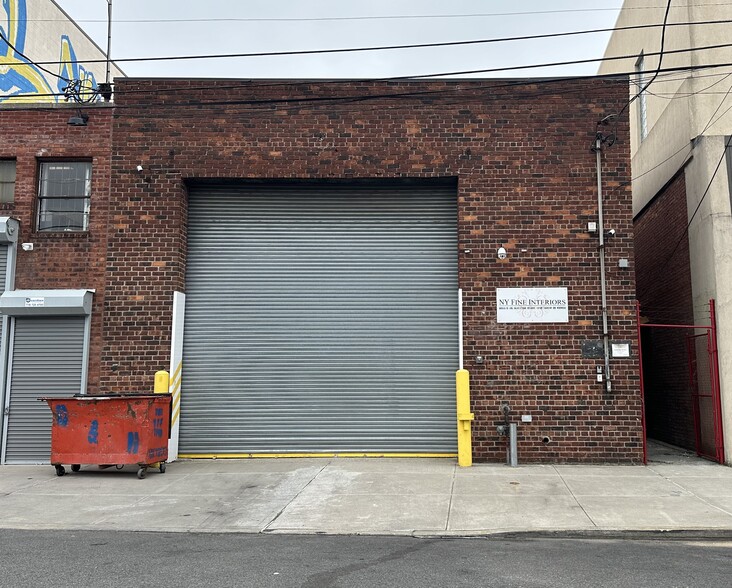 Primary Photo Of 4312 54th Rd, Maspeth Warehouse For Lease