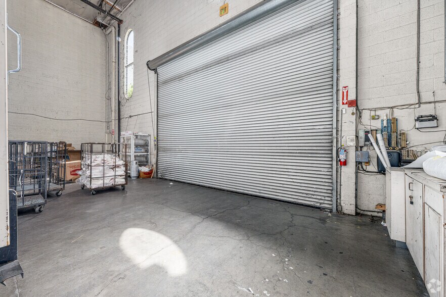More Photos Of 5801 S Alameda St, Los Angeles Manufacturing For Sale