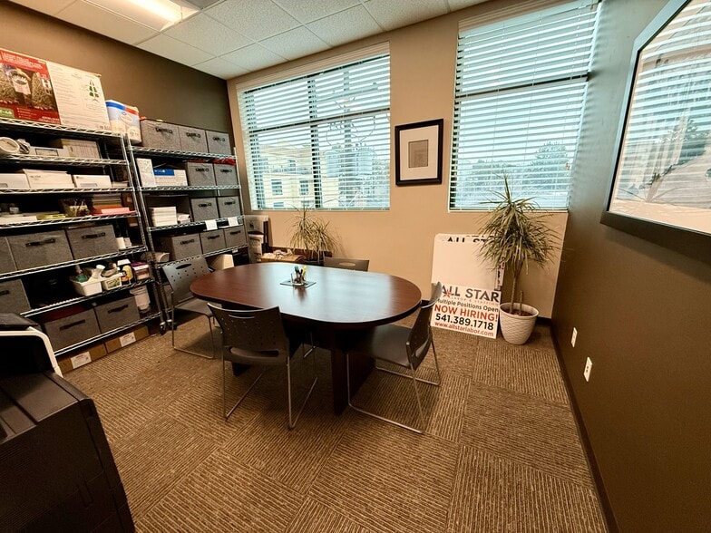 More Photos Of 550 NW Franklin Ave, Bend Medical For Lease