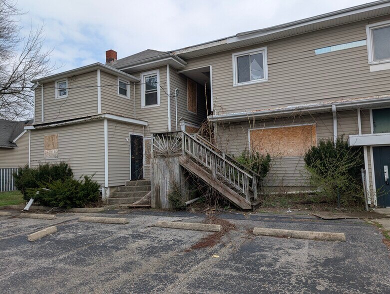 More Photos Of 2430-2440 Bowser Ave, Fort Wayne Apartments For Sale