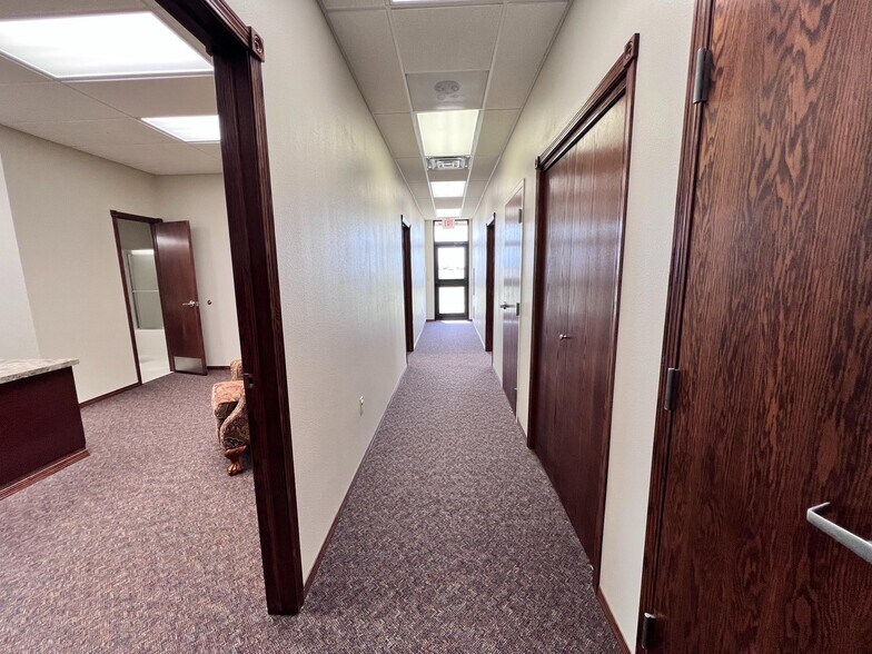 More Photos Of 202 Diamond Springs Trl, Ogallala Medical For Sale