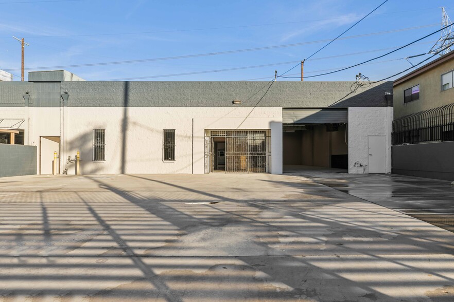 Primary Photo Of 7336 Hinds Ave, North Hollywood Warehouse For Lease