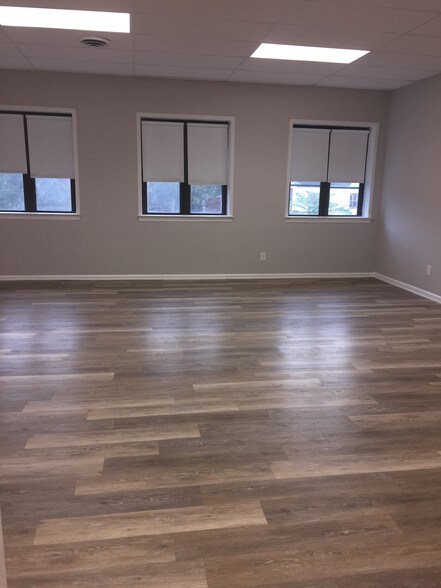 More Photos Of 2702-2704 E Tremont Ave, Bronx Storefront Retail Office For Lease