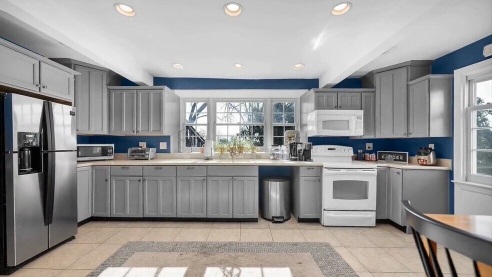 Primary Photo Of 676 W Germantown Pike, Plymouth Meeting Office For Lease