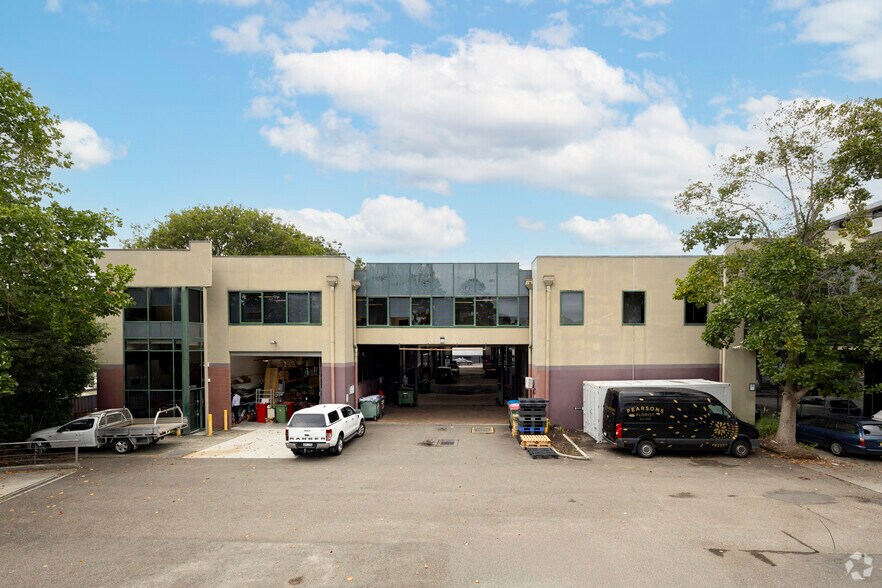 More Photos Of 29 Bridge Rd, Stanmore Light Distribution For Lease