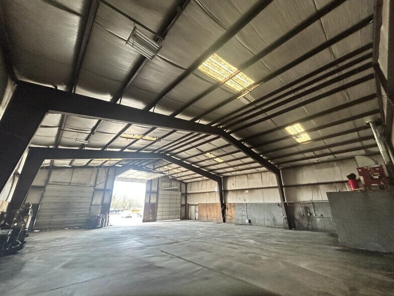 More Photos Of 273 E Main St, Yaphank Industrial For Lease