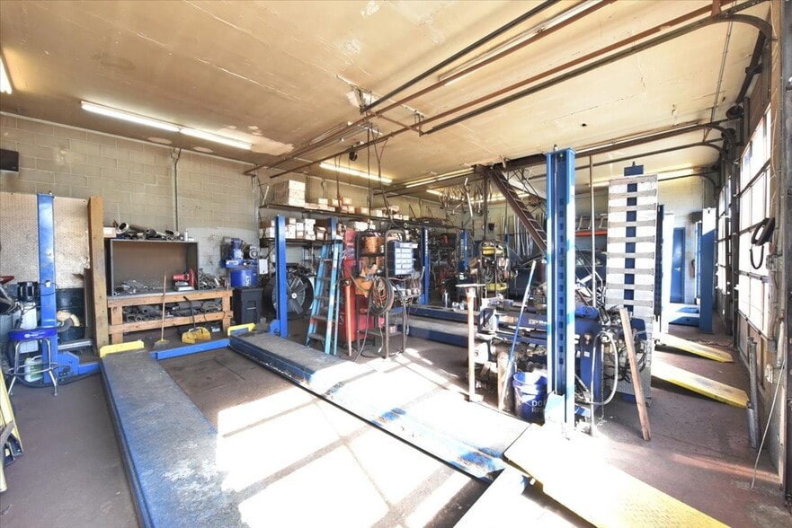 More Photos Of 815 Old Country Rd, Westbury Auto Repair For Sale