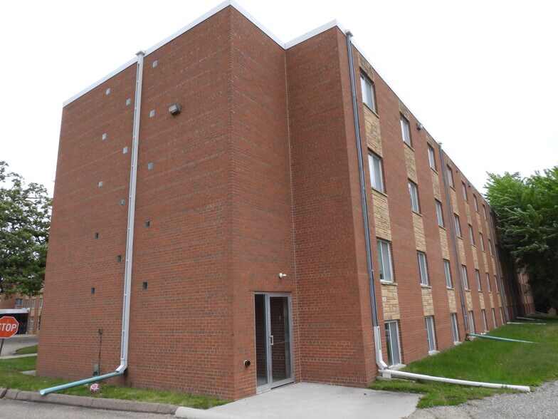 More Photos Of 315 S Grove Ave, Owatonna Schools For Sale