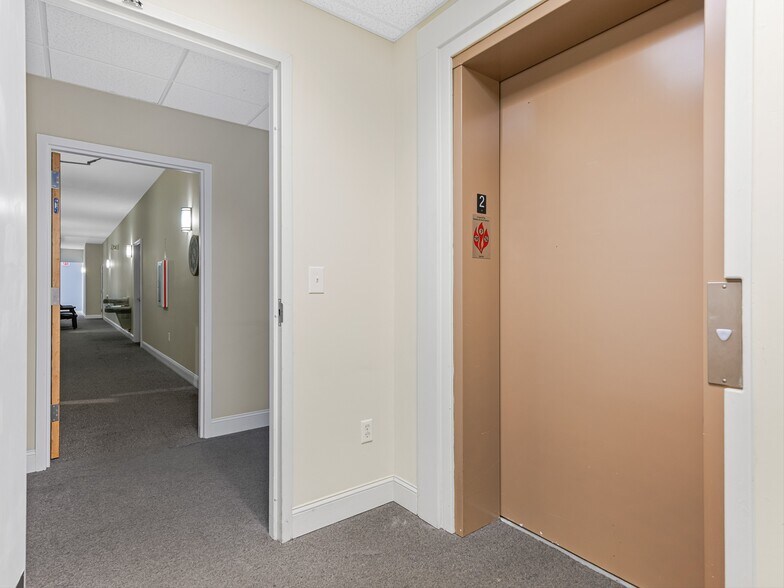 More Photos Of 120 Chadwick Square Ct, Hendersonville Medical For Lease