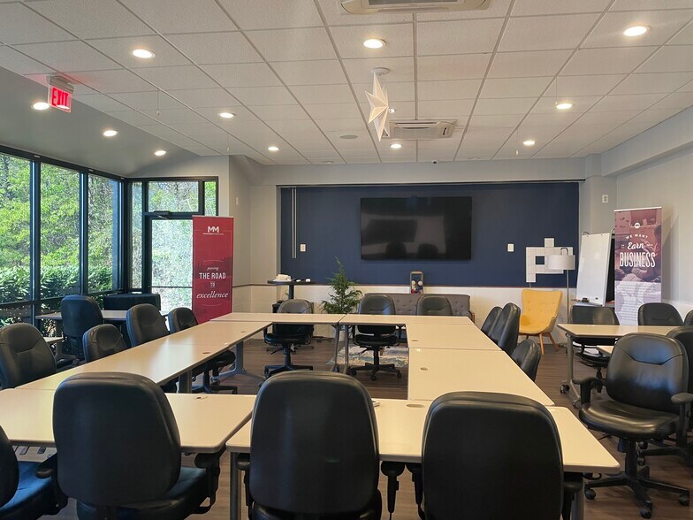 More Photos Of 7373 Comfort Inn Dr, Warrenton General Retail For Lease