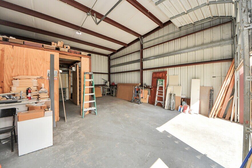 More Photos Of 1027 Aldine Bender Rd, Houston Warehouse For Lease