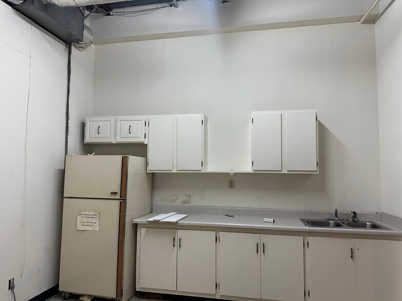 More Photos Of 610 National St, Memphis Freestanding For Lease