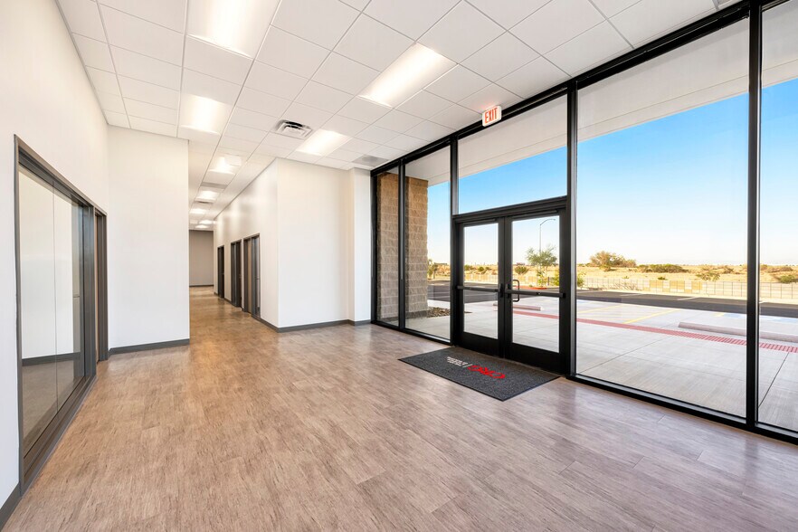 More Photos Of 6935 S Crismon Rd, Mesa Warehouse For Lease