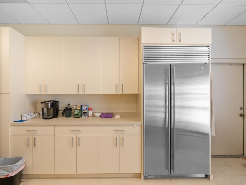 More Photos Of 15400 S US Highway 301, Summerfield Office For Sale