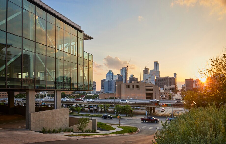 More Photos Of 809 E 8th St, Austin Office For Lease