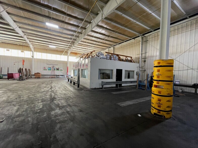 More Photos Of 26300 Miles Rd, Bedford Heights Warehouse For Lease