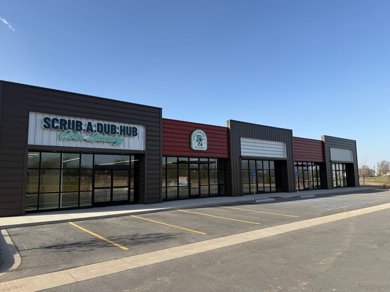 Primary Photo Of 1350 N Maxine Ave, Nixa Storefront For Lease