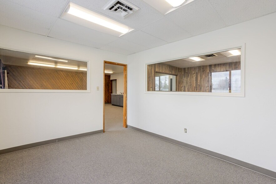 More Photos Of 999 NE 2nd St, Bend Freestanding For Lease