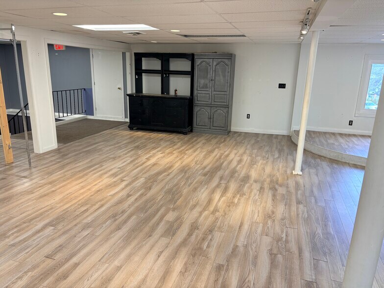 More Photos Of 1875 Main St, Tewksbury Storefront For Lease