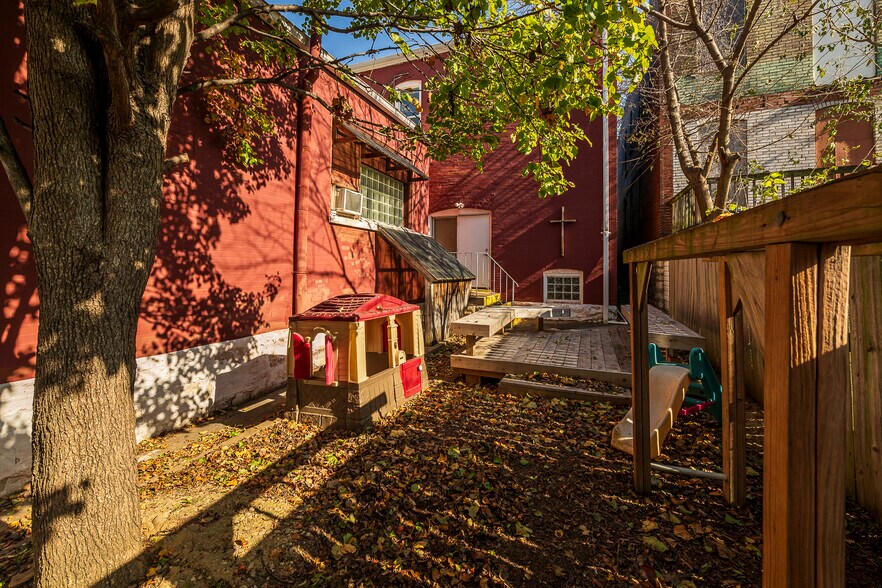 More Photos Of 4019 S Grand Blvd, Saint Louis Flex For Sale