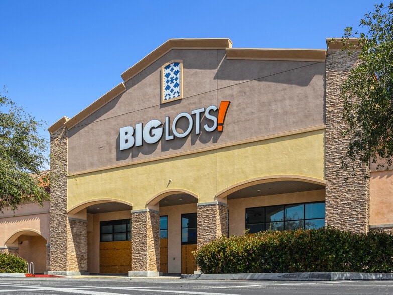 More Photos Of 1189 Simi Town Center Way, Simi Valley Freestanding For Lease