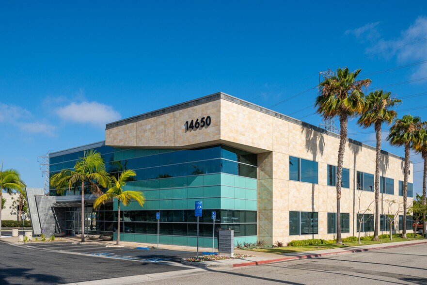 More Photos Of 14650 Aviation Blvd, Hawthorne Medical For Lease
