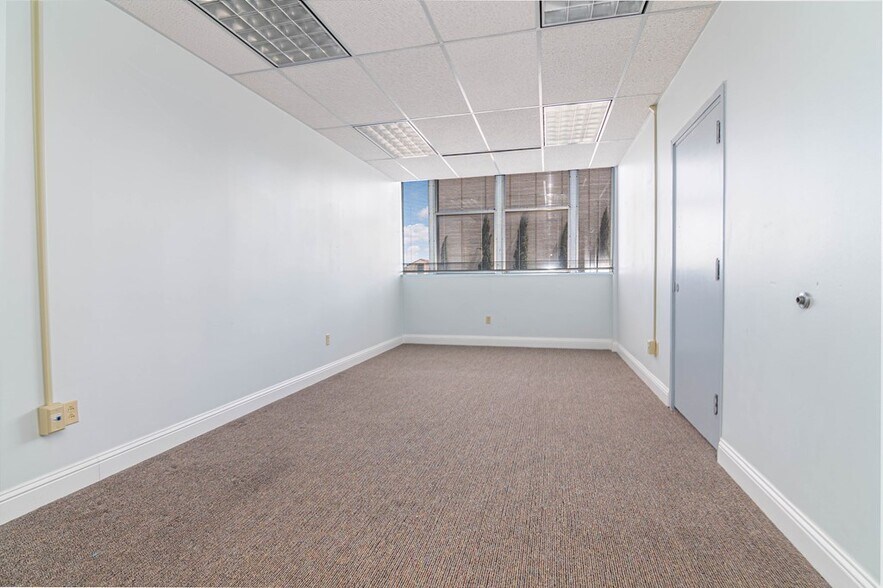 More Photos Of 200 W Illinois Ave, Midland Office For Sale