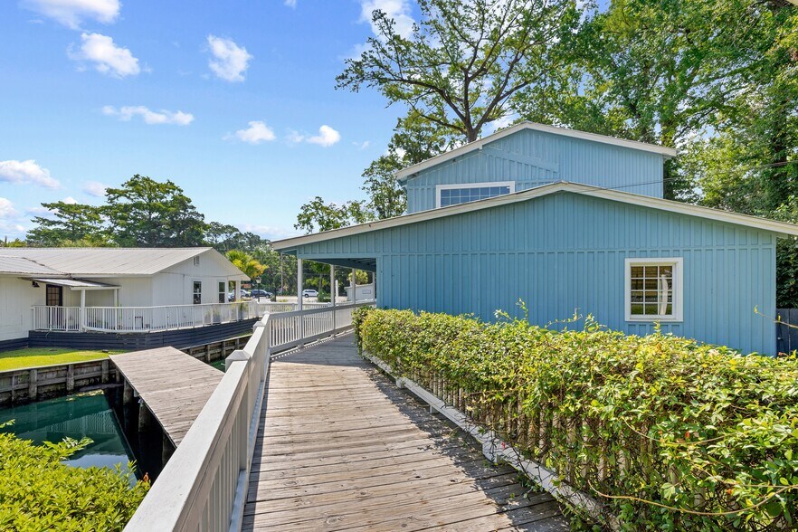 More Photos Of 10659-3 N Us-17 Hwy, Pawleys Island Storefront For Lease