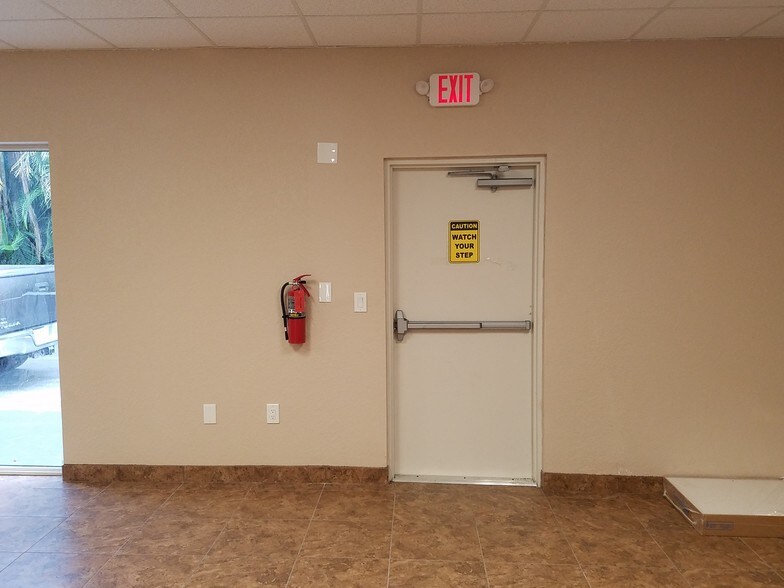 More Photos Of 1696 S Military Trl, West Palm Beach Medical For Lease