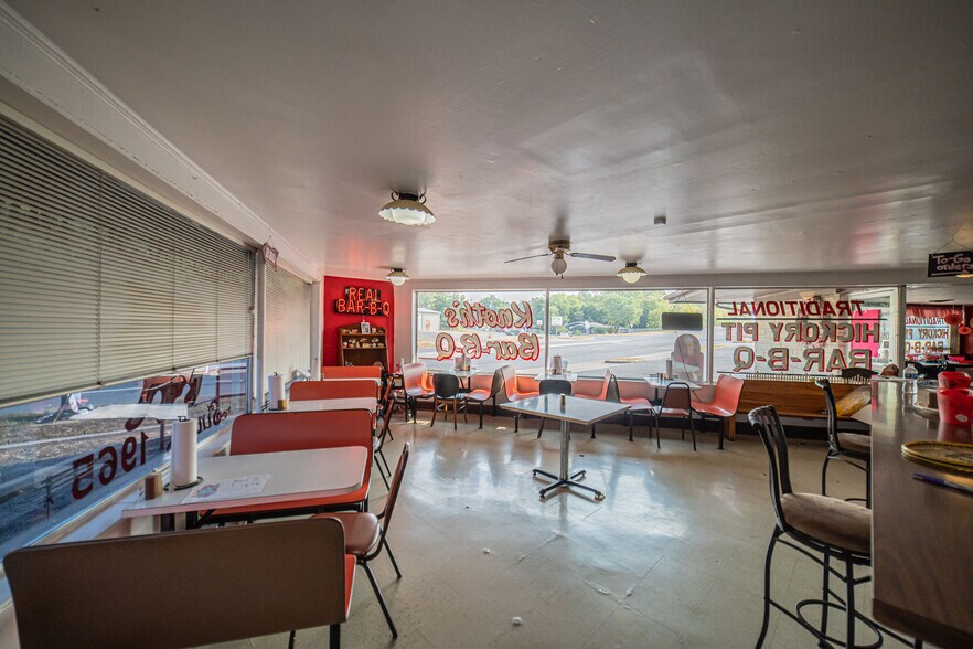 More Photos Of 728 US Highway 62, Grand Rivers Specialty For Sale