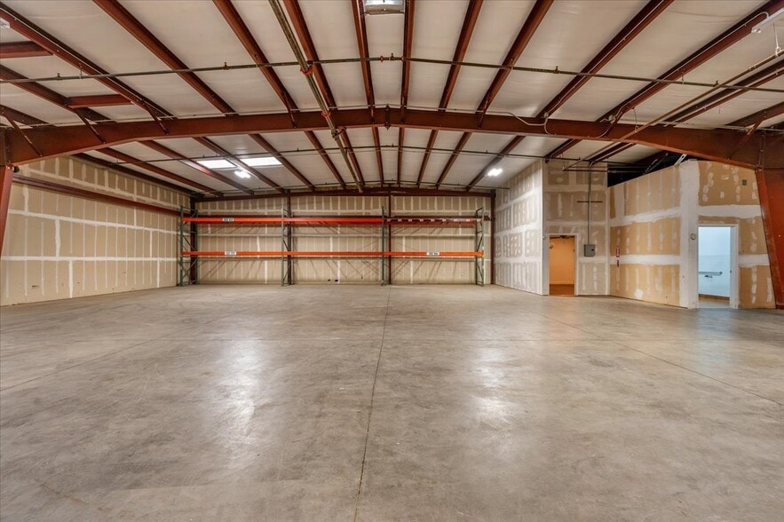 More Photos Of 4753 W Jennifer Ave, Fresno Warehouse For Lease