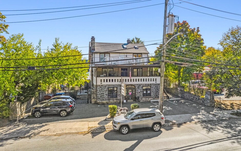 More Photos Of 649 W Boston Post Rd, Mamaroneck Veterinarian Kennel For Sale