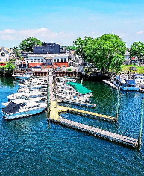 More Photos Of 1 Merit Ct, Brooklyn Marina For Sale