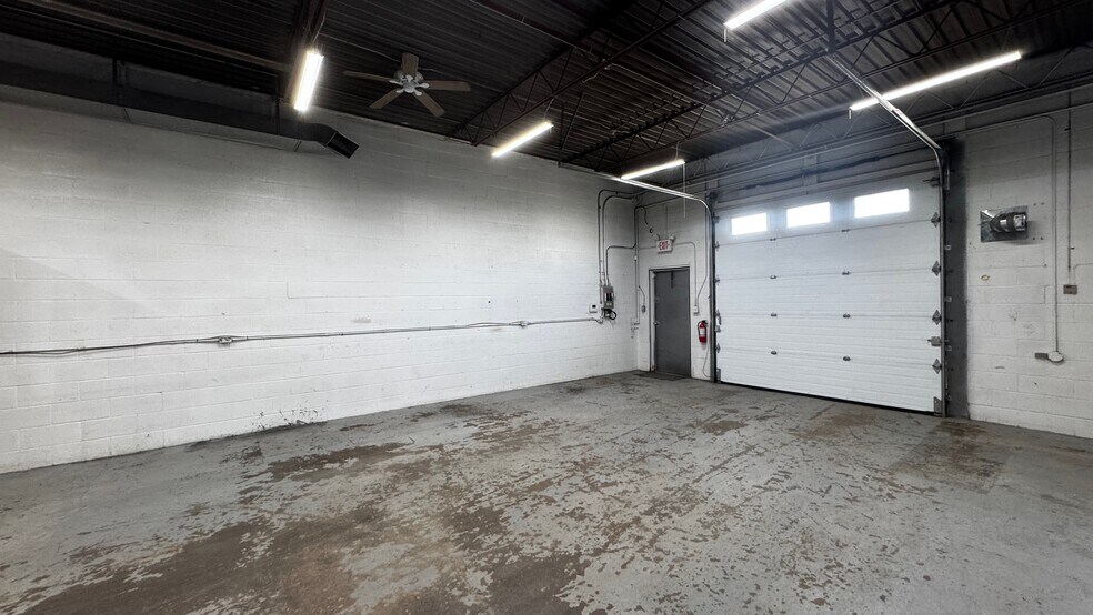 More Photos Of 1247 36th Ave NE, Calgary Warehouse For Sale
