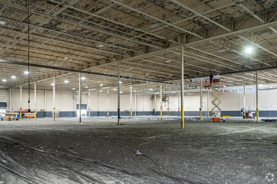 More Photos Of 10800 Ford Rd, Dearborn Warehouse For Lease