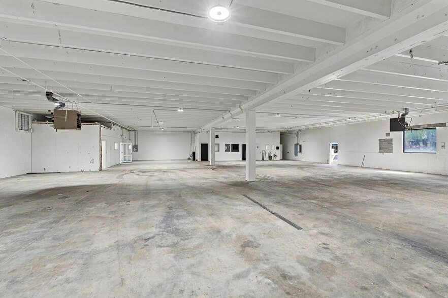 More Photos Of 6115 Robertson Ave, Nashville Warehouse For Lease