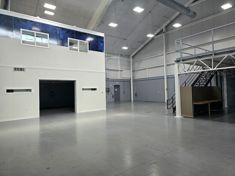 More Photos Of 3933 Monitor Rd, Bay City Office For Sale