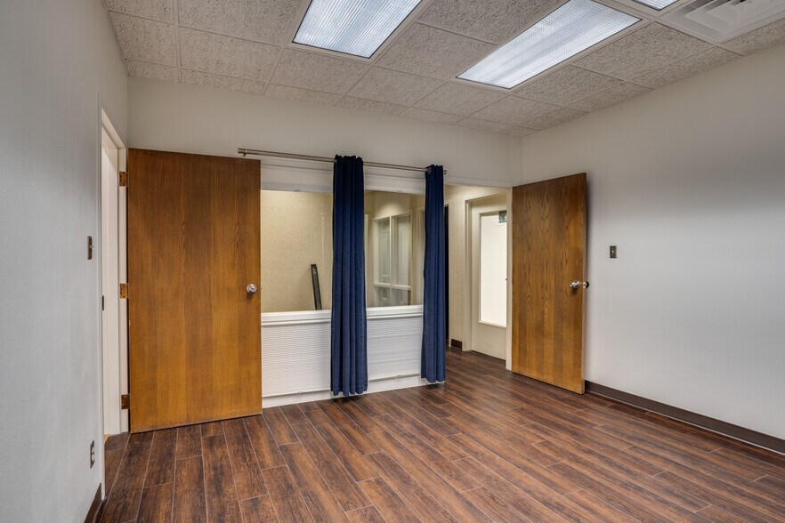 More Photos Of 2716 Commerce St, Wichita Falls Industrial For Sale