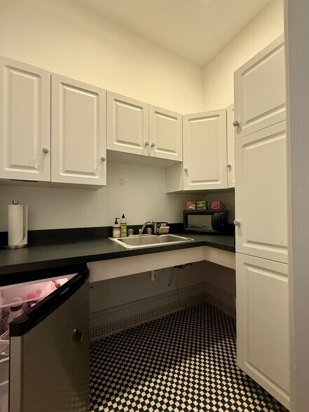 More Photos Of 304-306 Market St SE, Roanoke Storefront Retail Office For Lease