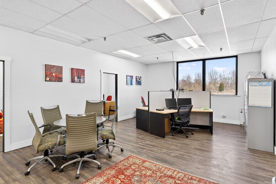 More Photos Of 1333 Research Rd, Gahanna Manufacturing For Sale